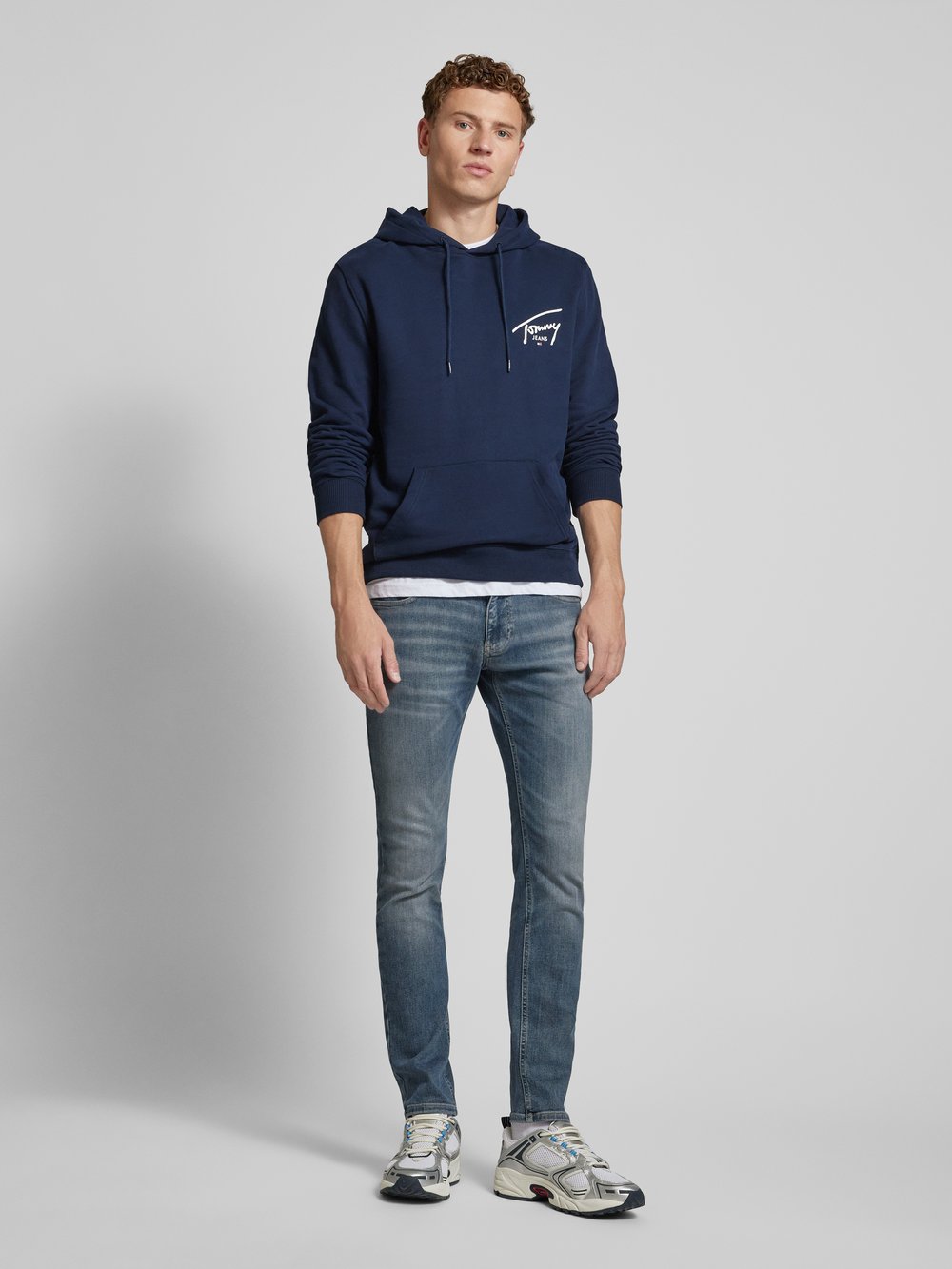 

Джинсы облегающего кроя с пятью карманами, модель «SCANTON» Tommy Jeans, темно-синий