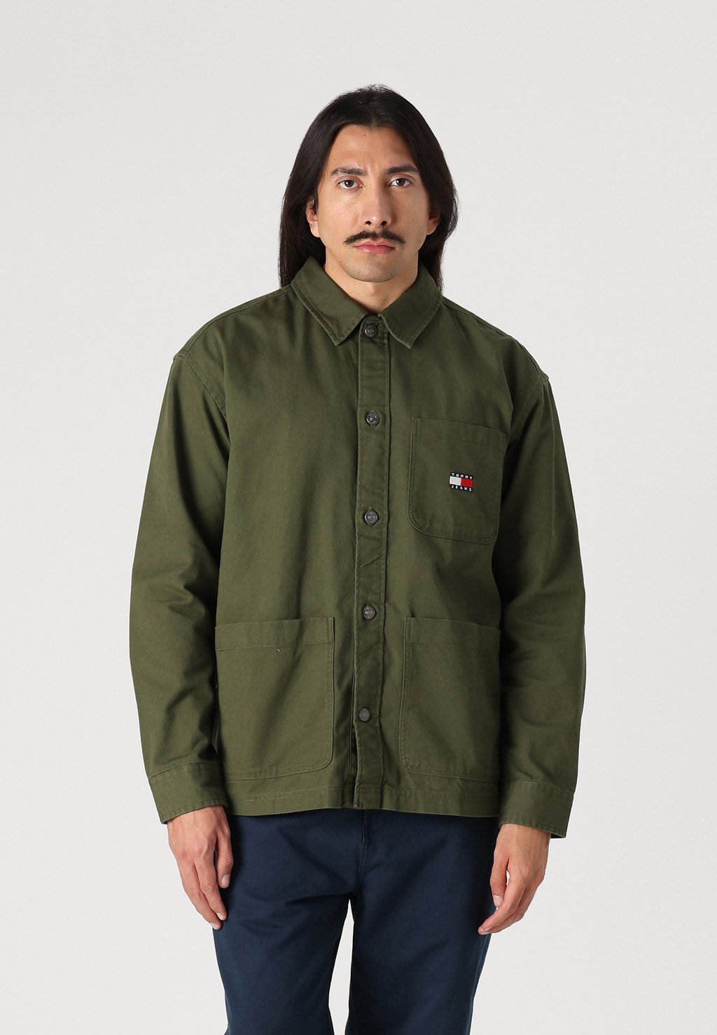 

Легкая куртка ESSENTIAL OVERSHIRT Tommy Jeans, темно-зеленый