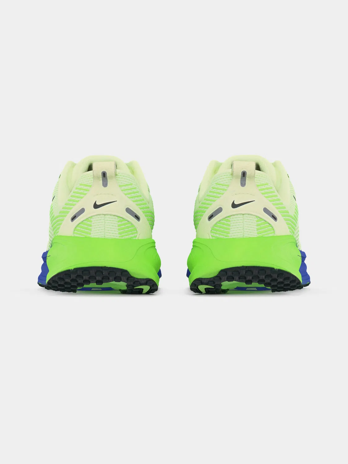 Спортивная обувь 'VOMERO 18' Nike, Green/Dark Green — фото 4