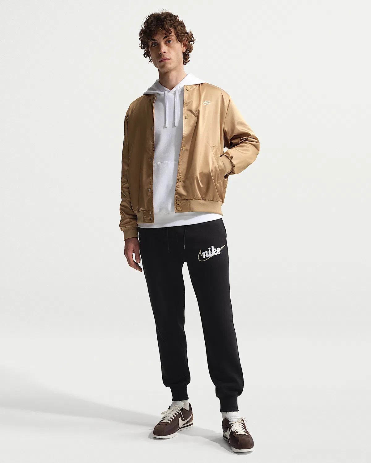 Мужская куртка-бомбер Nike Sportswear Club, Parachute Beige/Light Khaki — фото 4
