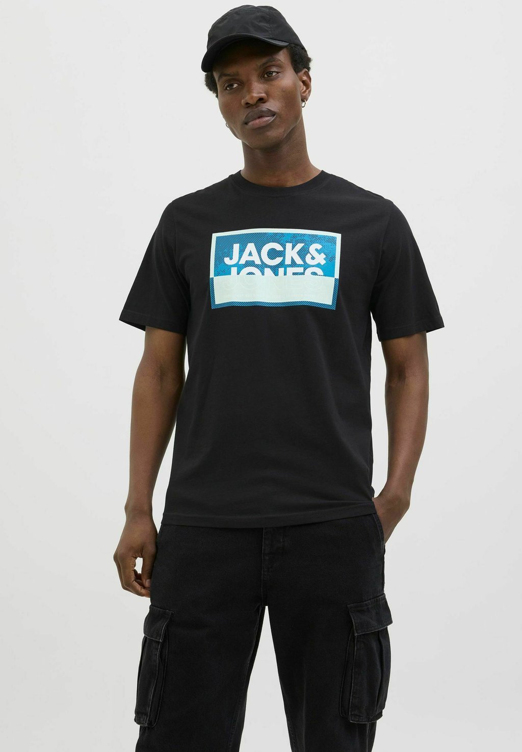 

Футболка с принтом LOGO RUNDHALSAUSSCHNITT Jack & Jones, черный