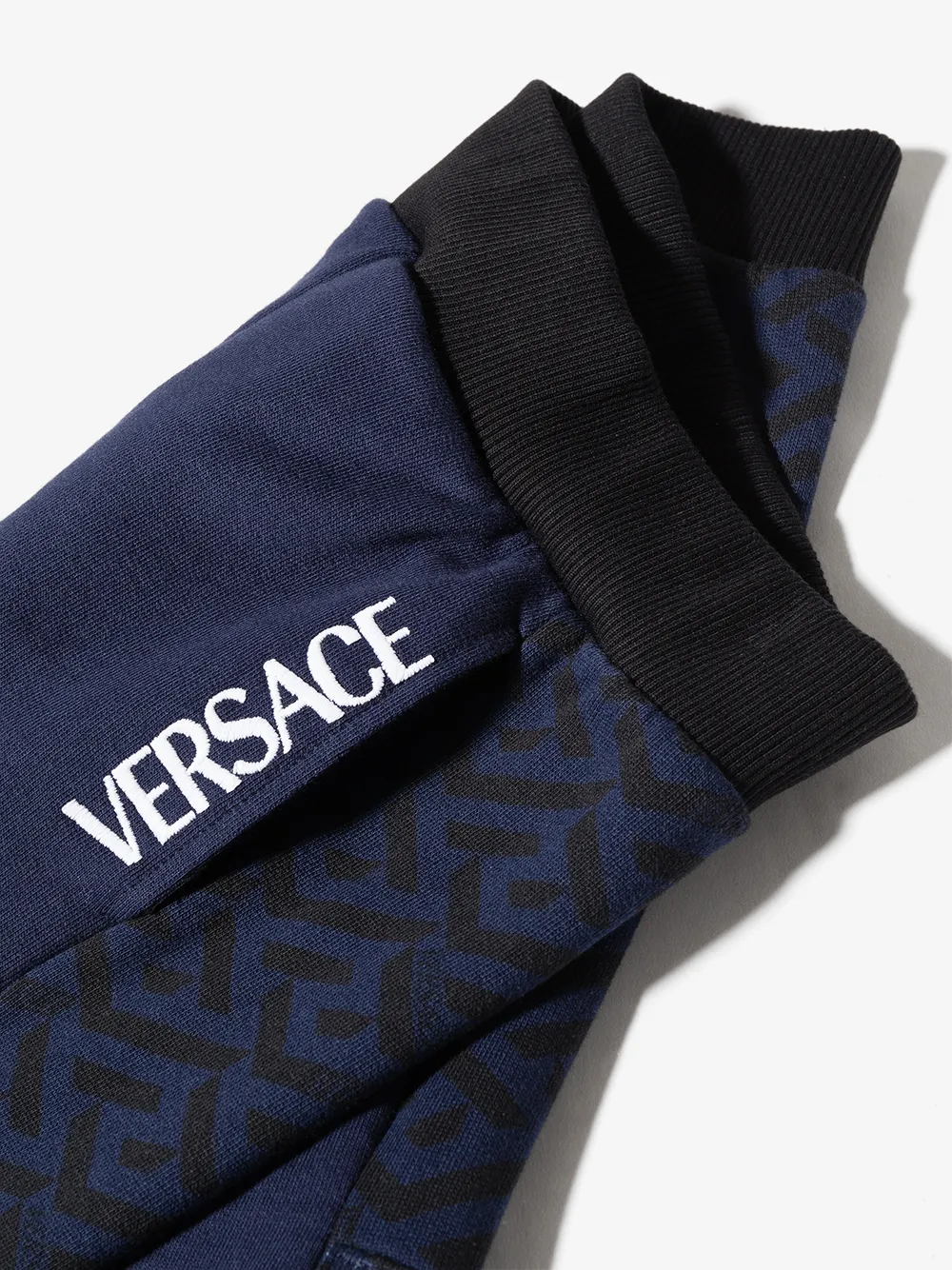 Спортивные брюки с узором Greca Versace Kids, синий — фото 3