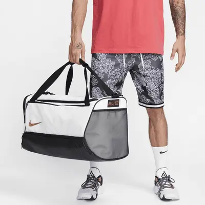 

Сумка Nike Hoops Elite Duffel Bag (57л), цвет White/Black/Metallic Gold