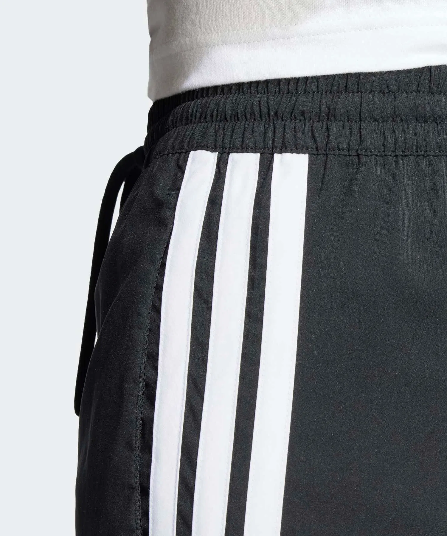 Мужские шорты adidas Essentials с тремя полосками чёрные — фото 4