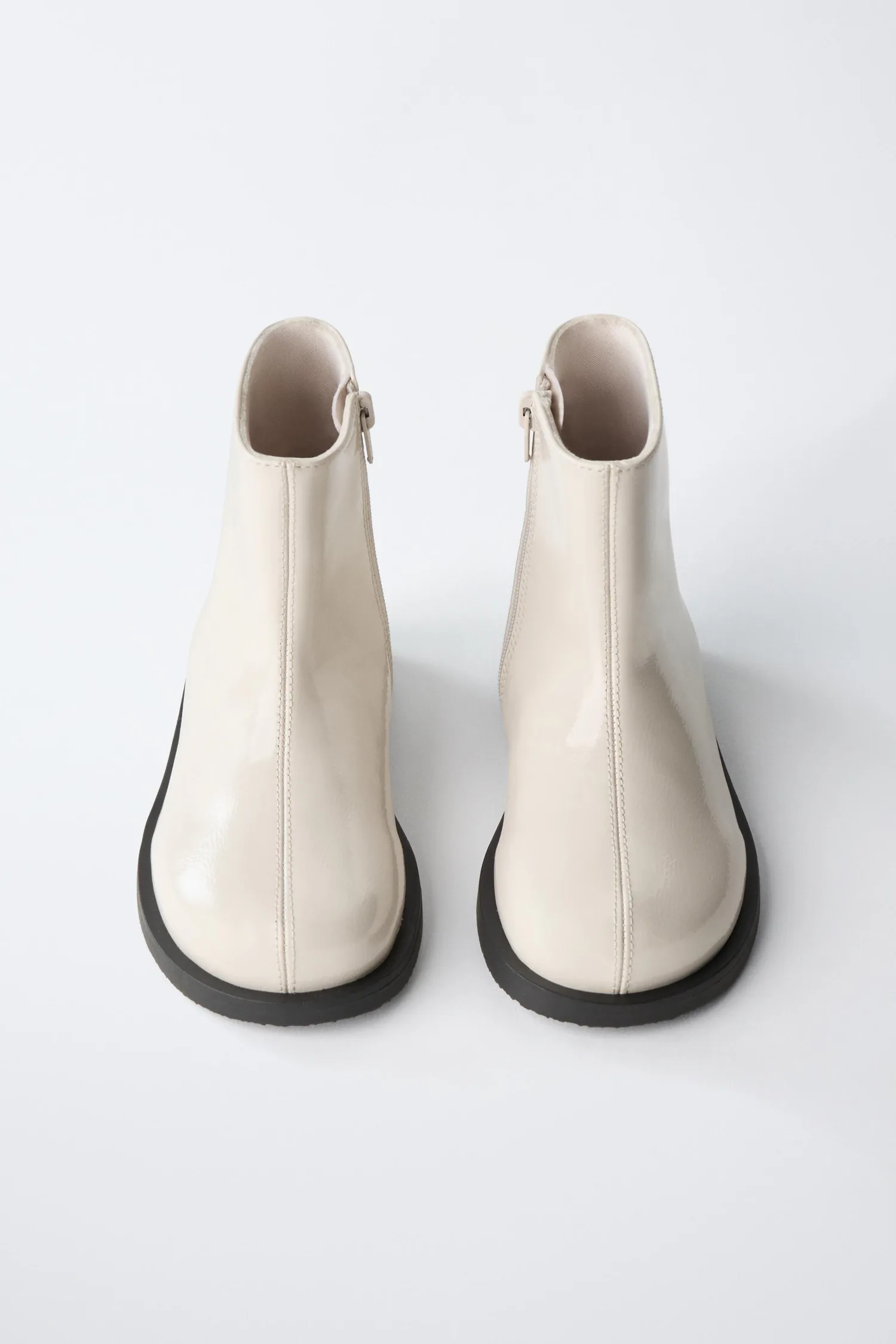 Лакированные сапоги до щиколотки Zara, экрю/белый — фото 4