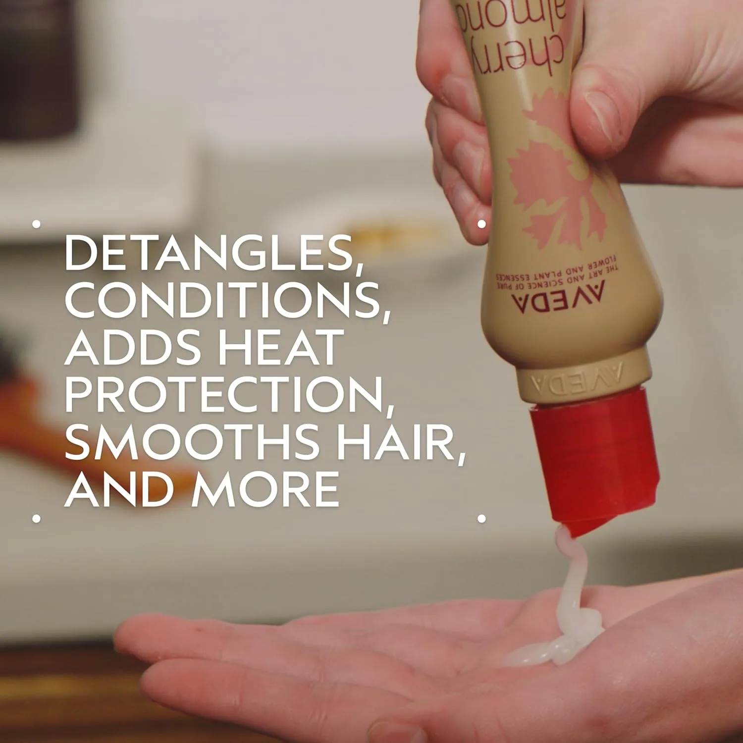 Aveda Cherry Almond смягчающий кондиционер несмываемый для нормальных и сухих волос, распутывает, термозащита, контролирует пушистость, 99% натуральных ингредиентов*, аромат тоники, апельсина и иланг-иланга, 200 мл — фото 2