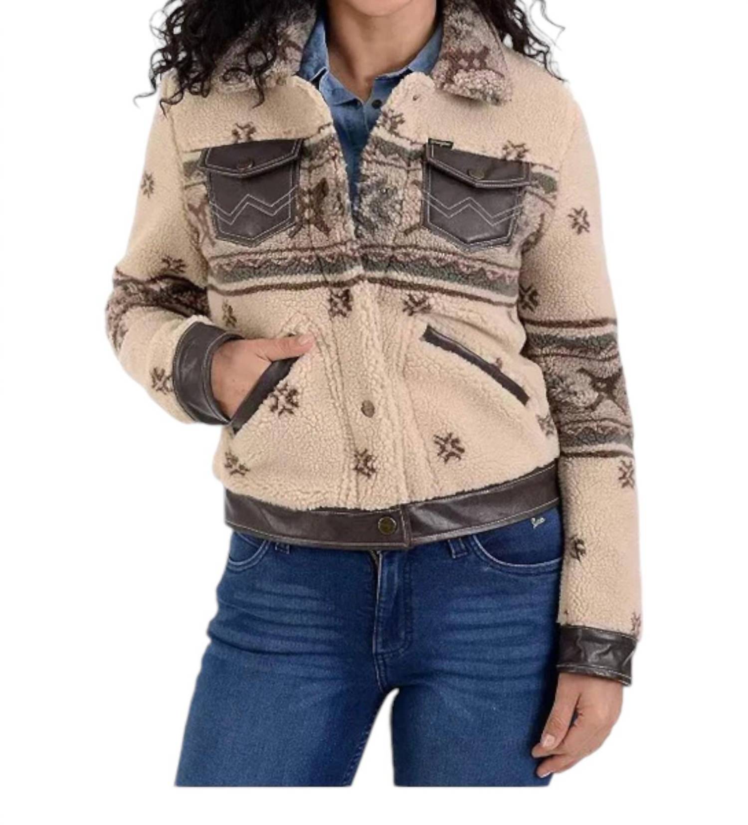 

Укороченная куртка из искусственной овчины с принтом бежевого цвета Wrangler