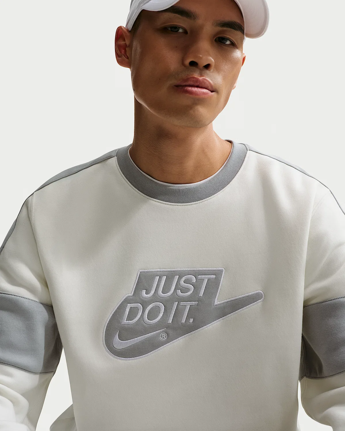 Мужская флисовая кофта с круглым воротом Nike Sportswear Club, Sail/Light Smoke Grey/Light Smoke Grey — фото 3