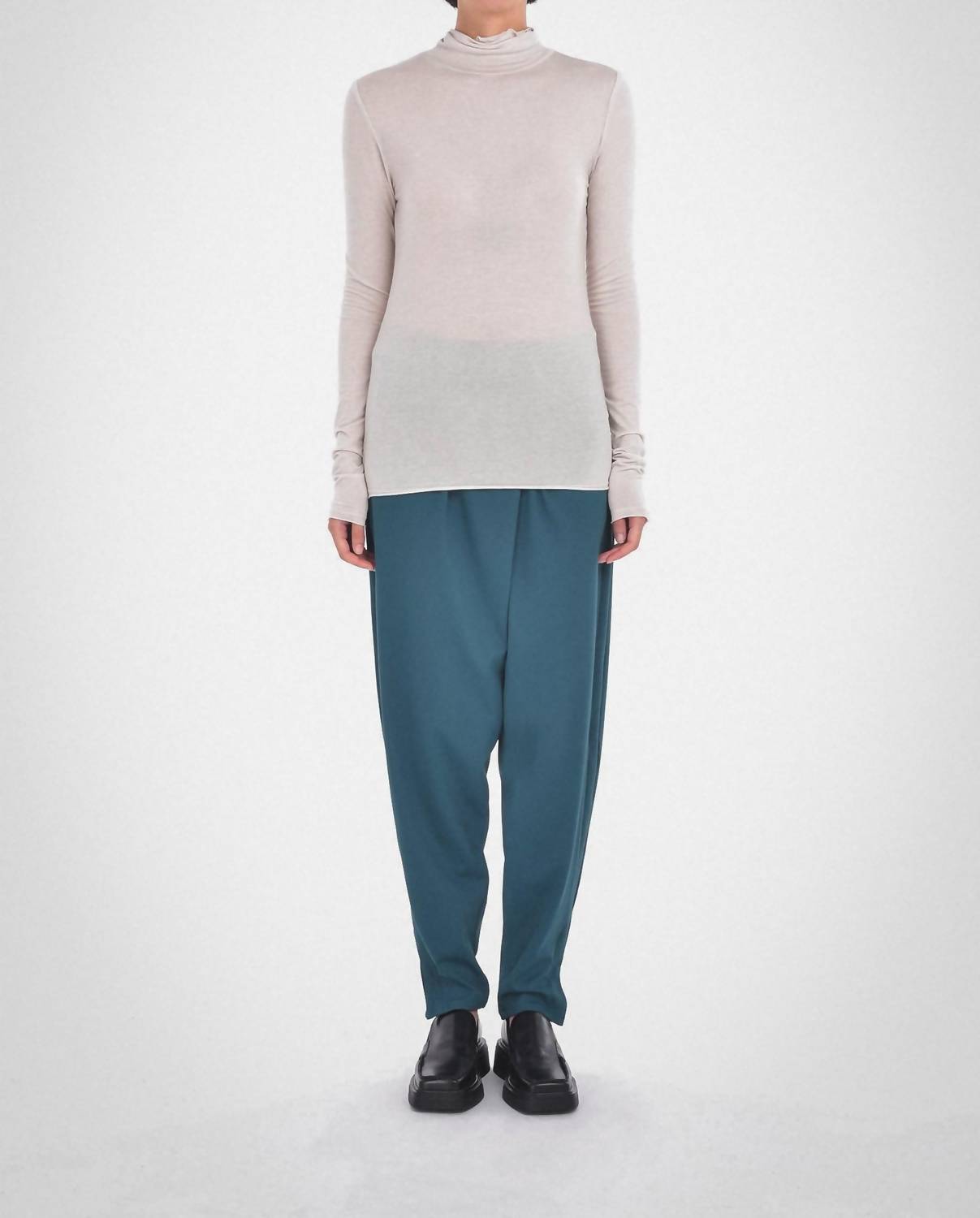 

Топ Andia Roll Neck в цвете Oatmeal Paper Label