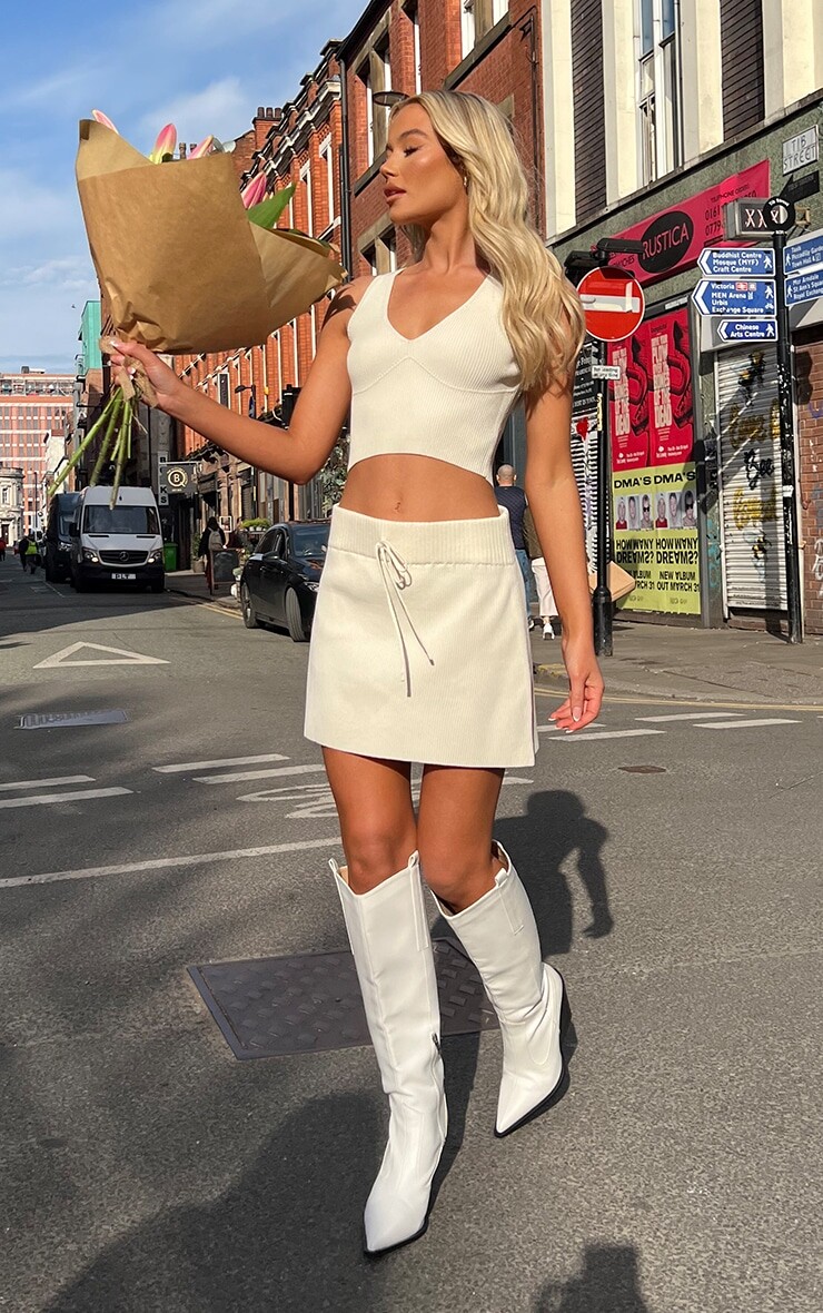 

PrettyLittleThing Трикотажная теннисная юбка овсяного цвета