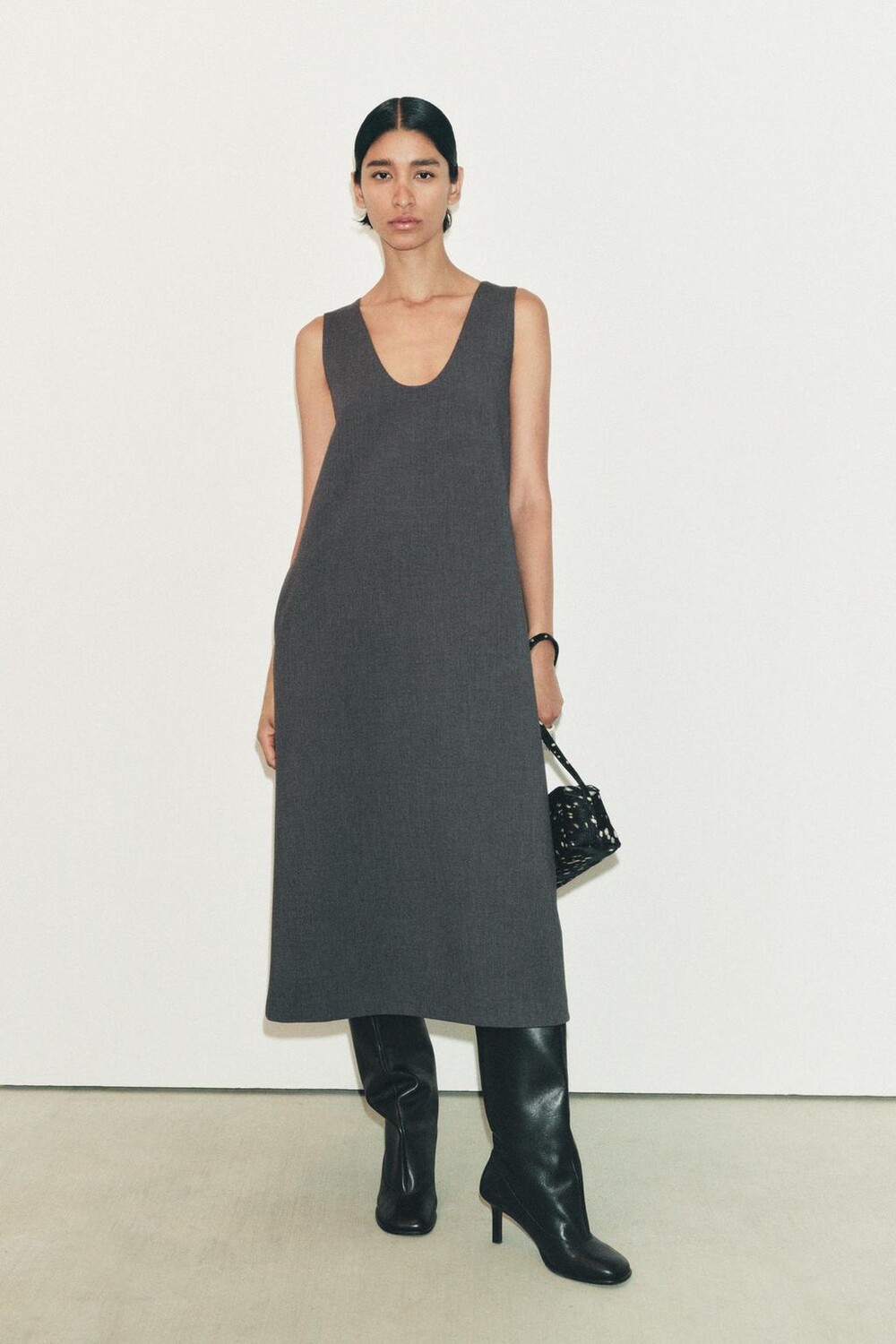 

Миди-платье без рукавов ZARA, цвет frosted gray