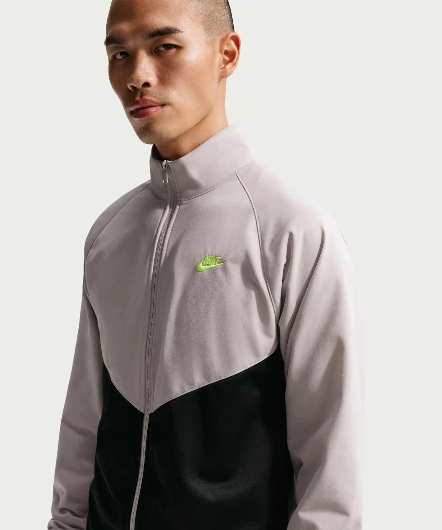 Мужской спортивный костюм Nike Windrunner из полиэстеровой трикотажной ткани (верх и низ) IF1624-011, черный. — фото 2