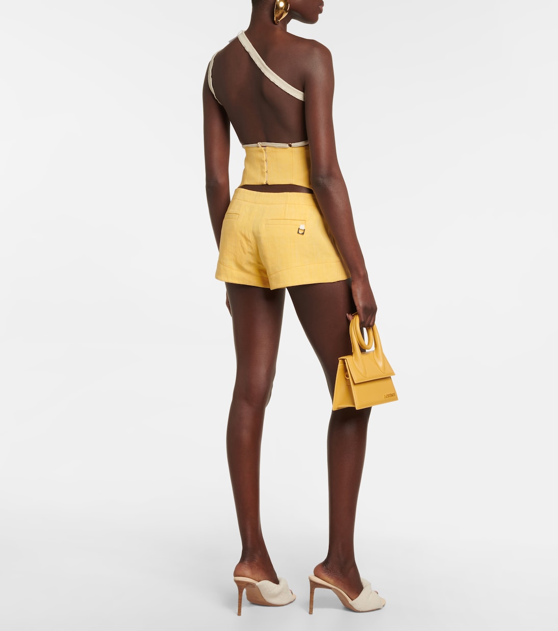Шорты Le Short Areia с высокой талией из льняной ткани Jacquemus, желтый — фото 3