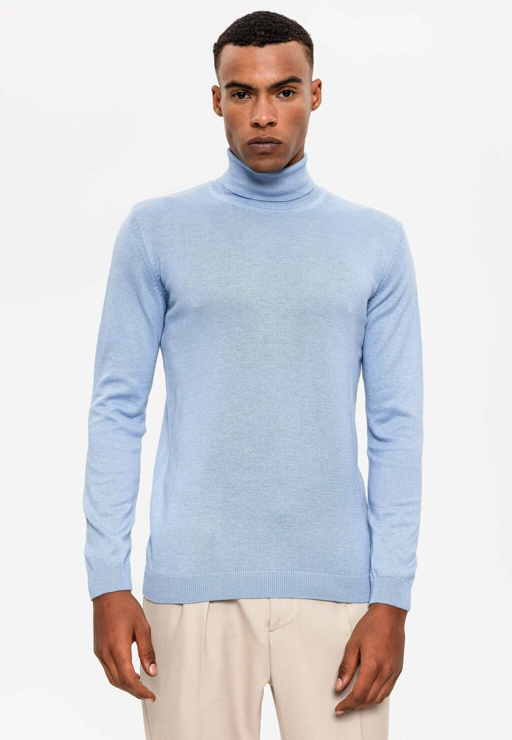 

Свитер Водолазка Antioch, цвет baby blue