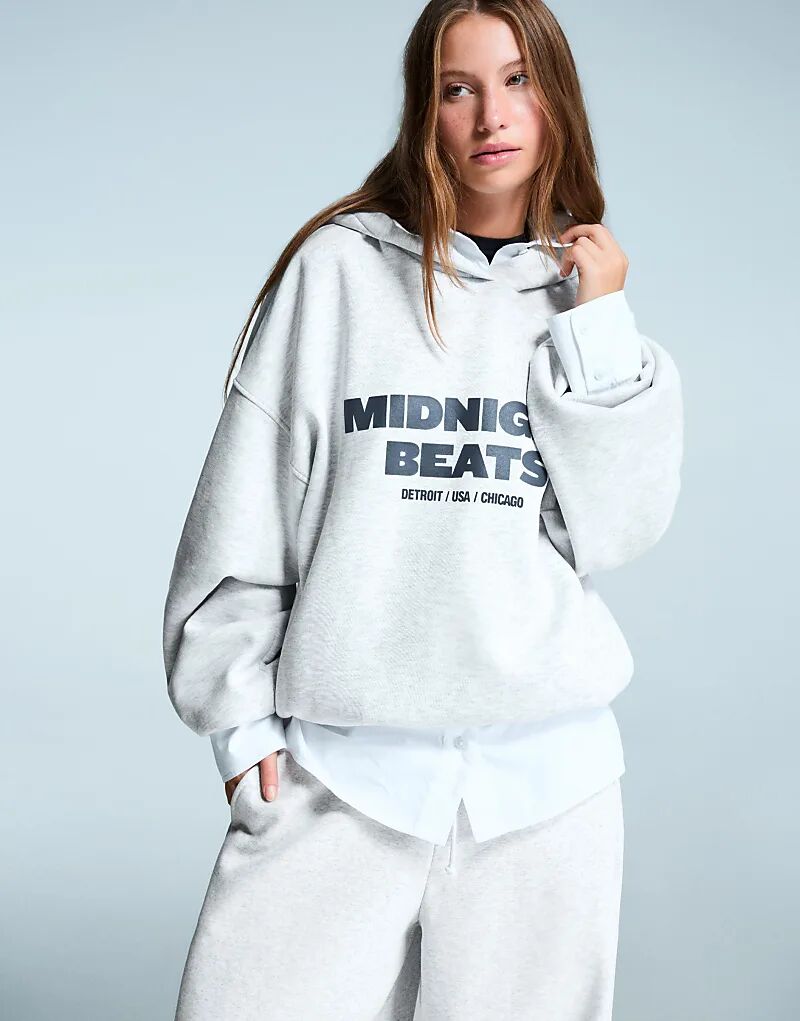 

Толстовка Bershka Oversize с принтом светло-серого цвета