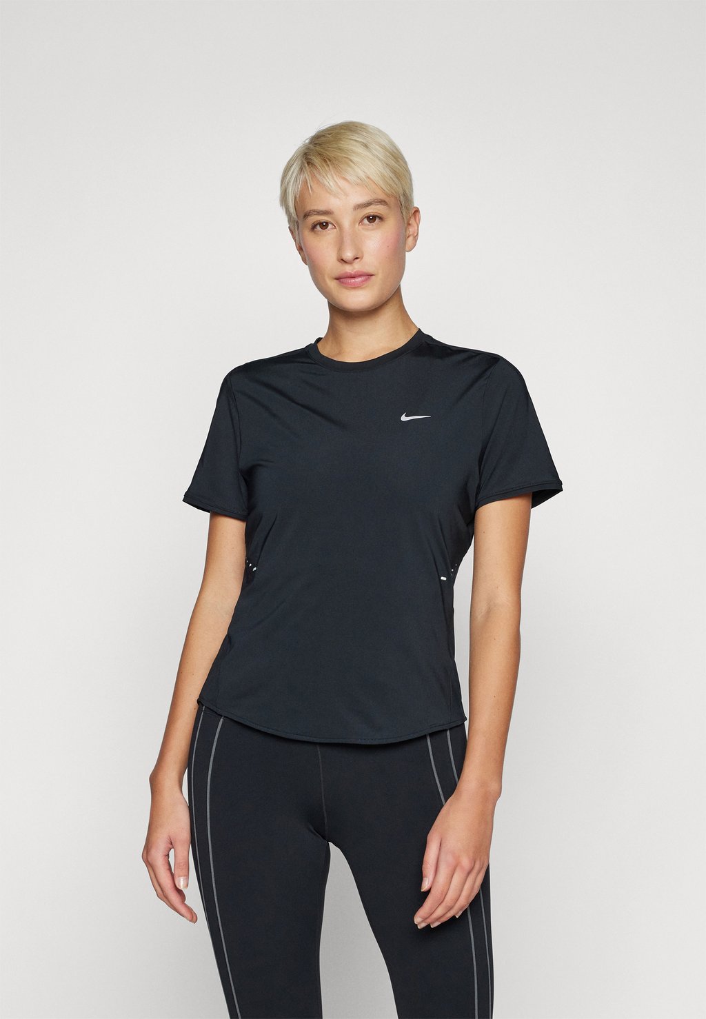 

Спортивная футболка SWIFT TOP Nike Performance, черный