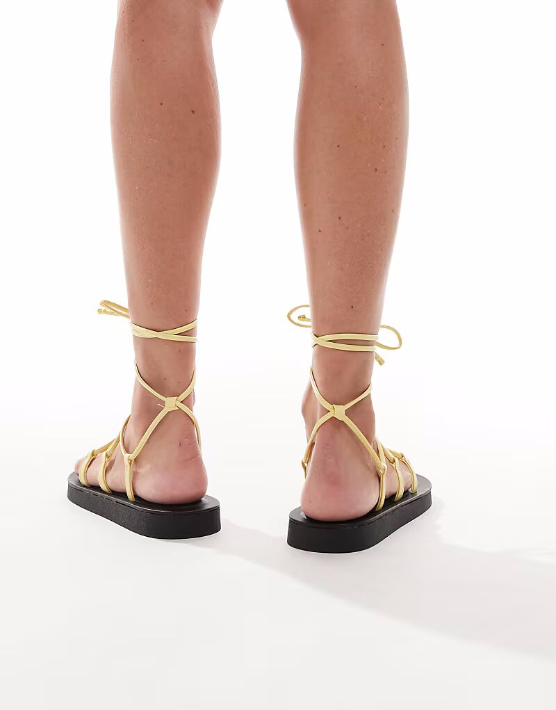 schuh сандалии на плоской подошве из желтой кожи — фото 4