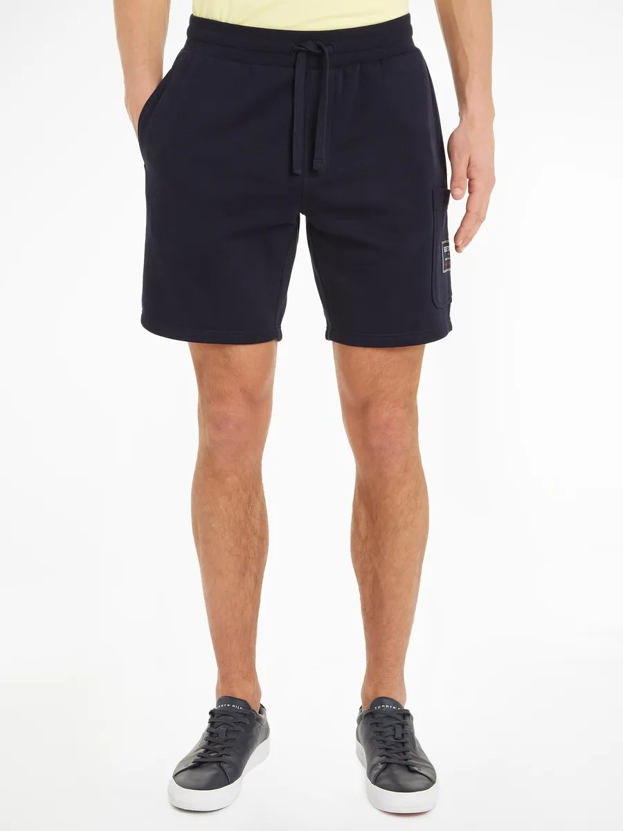 

Толстовки Tommy Hilfiger "FLAG LOGO BADGE SWEATSHORTS", с карманом сбоку, цвет Desert Sky