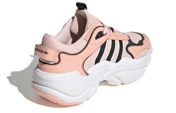 Массивные кроссовки magmur runner hk Adidas, розовый — фото 4