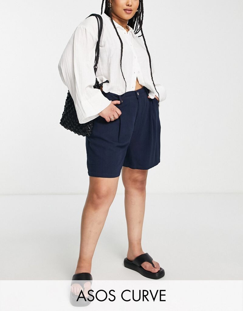 

Темно-синие шорты из смесового льна ASOS DESIGN Curve Dad