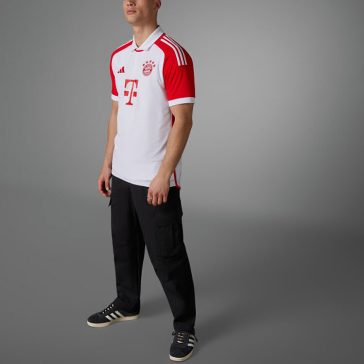Футбольная майка Бавария Мюнхен Мужская красно-белая цветовая схема Adidas, цвет Red and white color scheme — фото 3