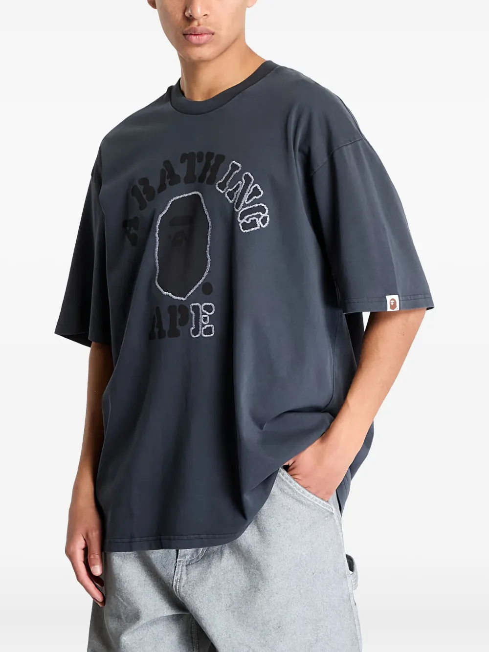 

Футболка с графичным принтом A BATHING APE, серый