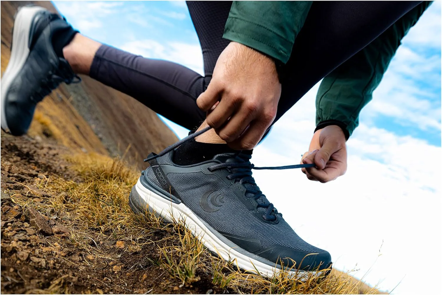 Мужские кроссовки Topo Athletic Traverse с комфортной амортизацией и прочной подошвой, перепад высоты 5 мм, для походов и бега, серый — фото 2