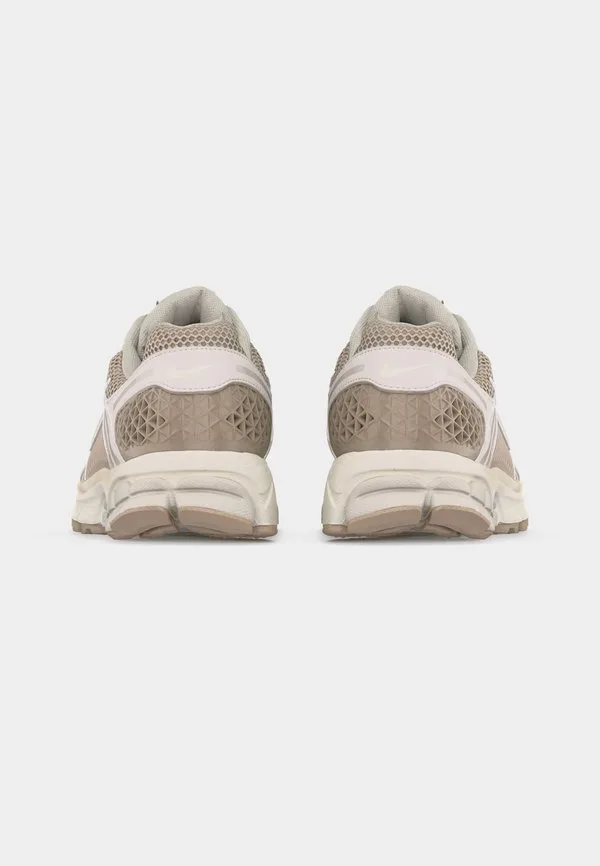 Кроссовки zoom vomero 5 Nike Sportswear, Phantom/Light Bone/Cream/Sail/Black/White — фото 4