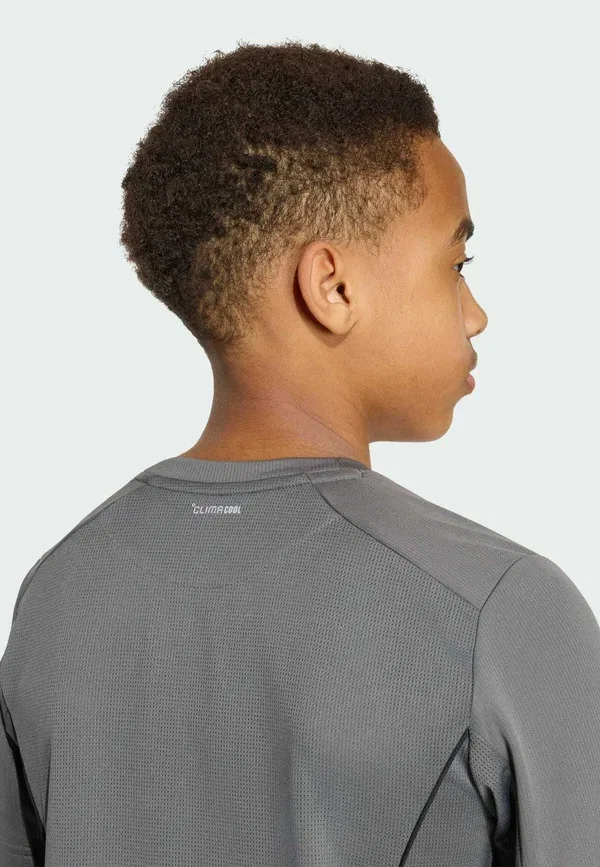Футболка спортивная Adidas Sportswear Tech Apparel Climacool T-Shirt, серый рефлективный серебристый — фото 4