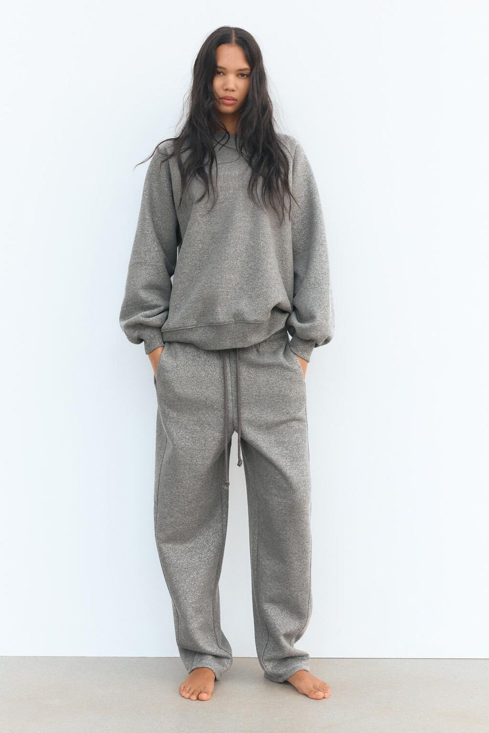 

Блестящие плюшевые брюки ZARA, серый