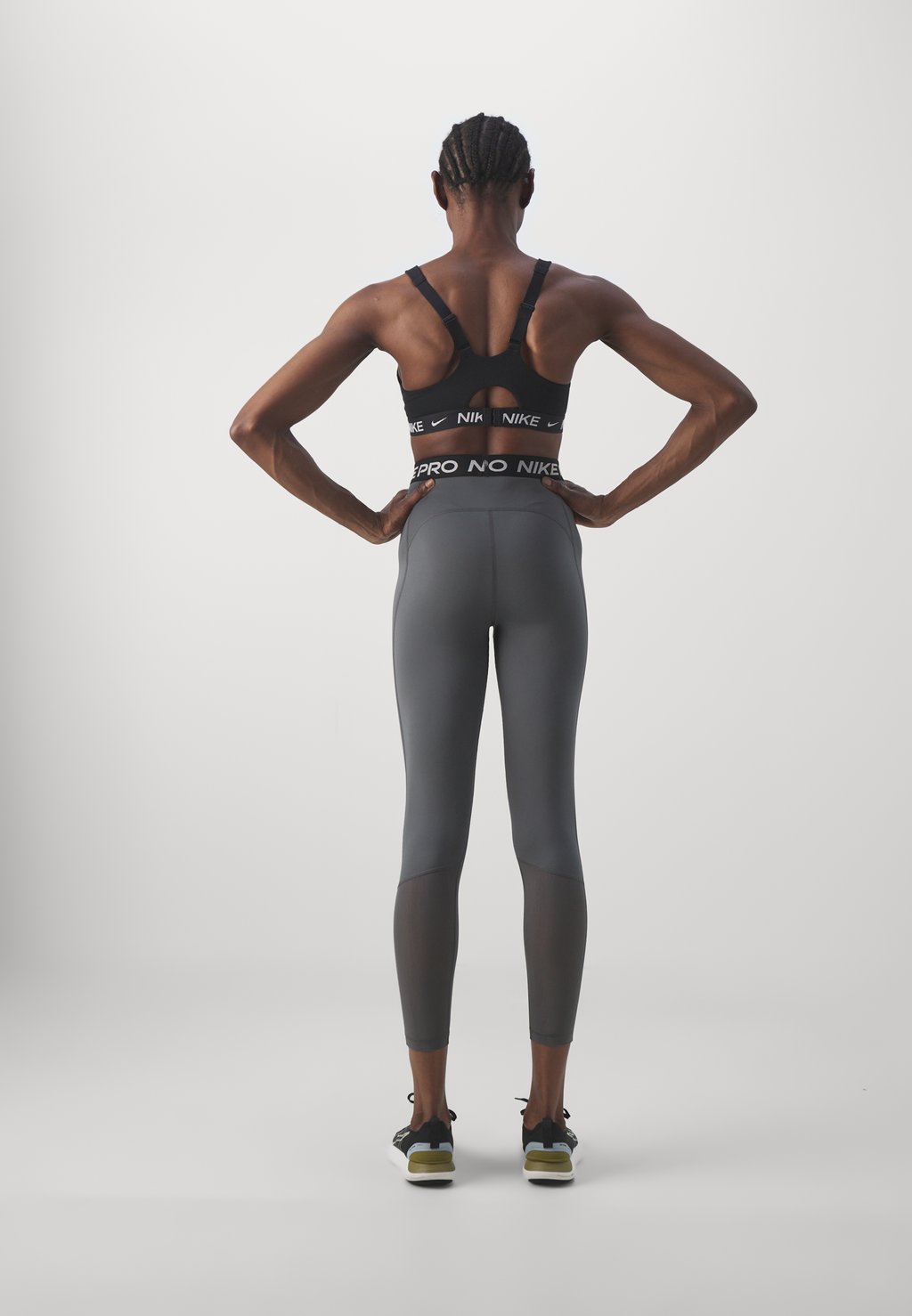 Спортивный бюстгальтер с высокой поддержкой INDY BRA Nike Performance, черный — фото 4