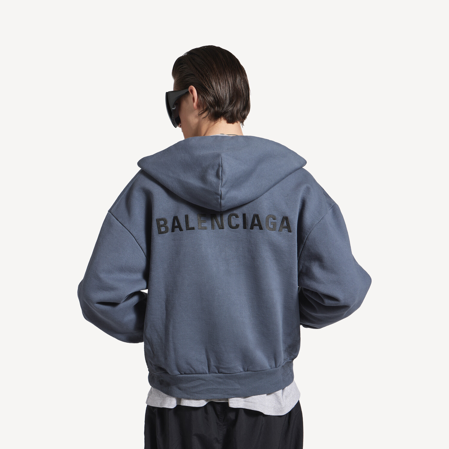 Мужское худи balenciaga на молнии сзади, стандартного кроя, выцветший темно-синий/черный BALENCIAGA, выцветший темно-синий/черный — фото 4