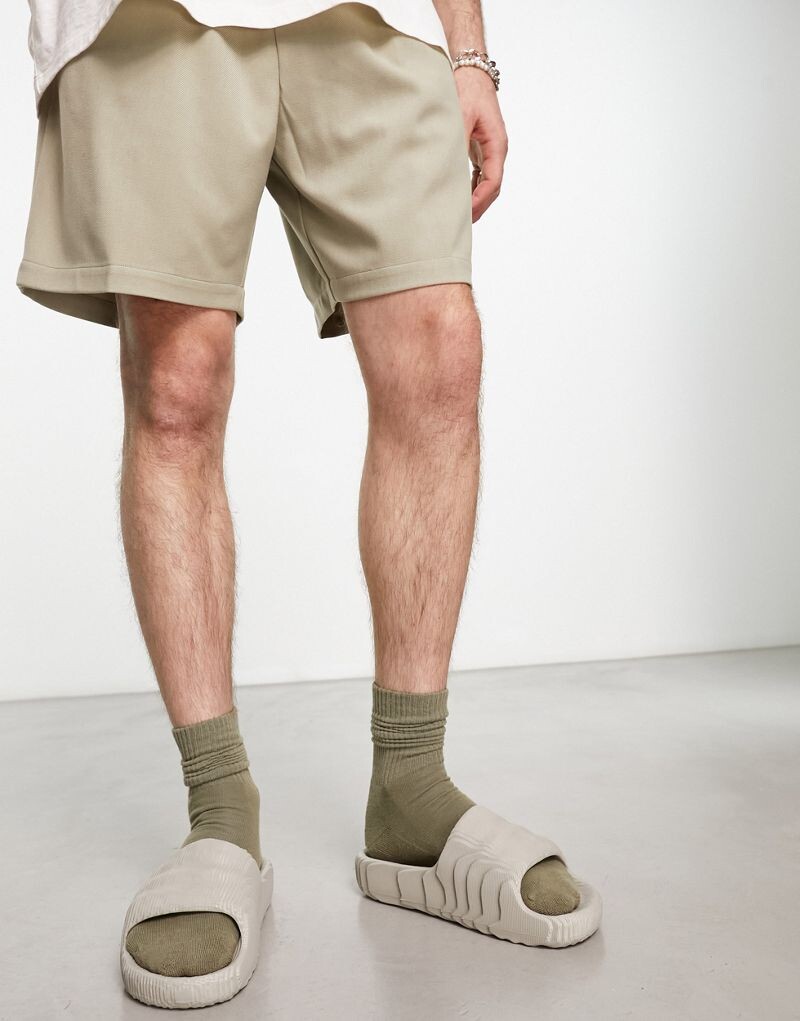 

Светло-коричневые шлепанцы adidas Adilette 22