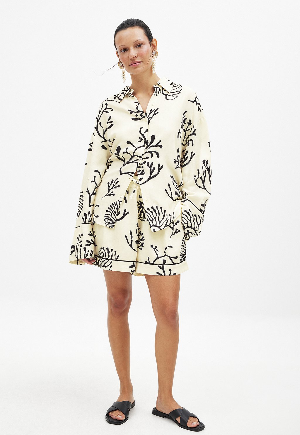 

Шорты WIDE NA-KD, бежевый