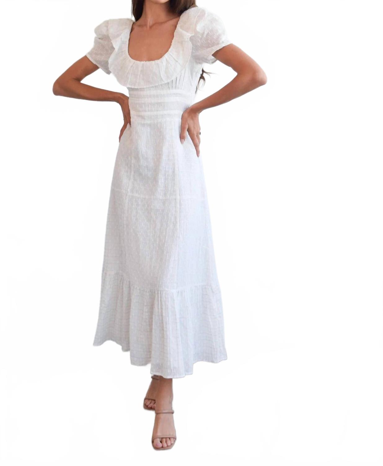 

Платье макси Chloe в серебристую полоску на белом Never a Wallflower