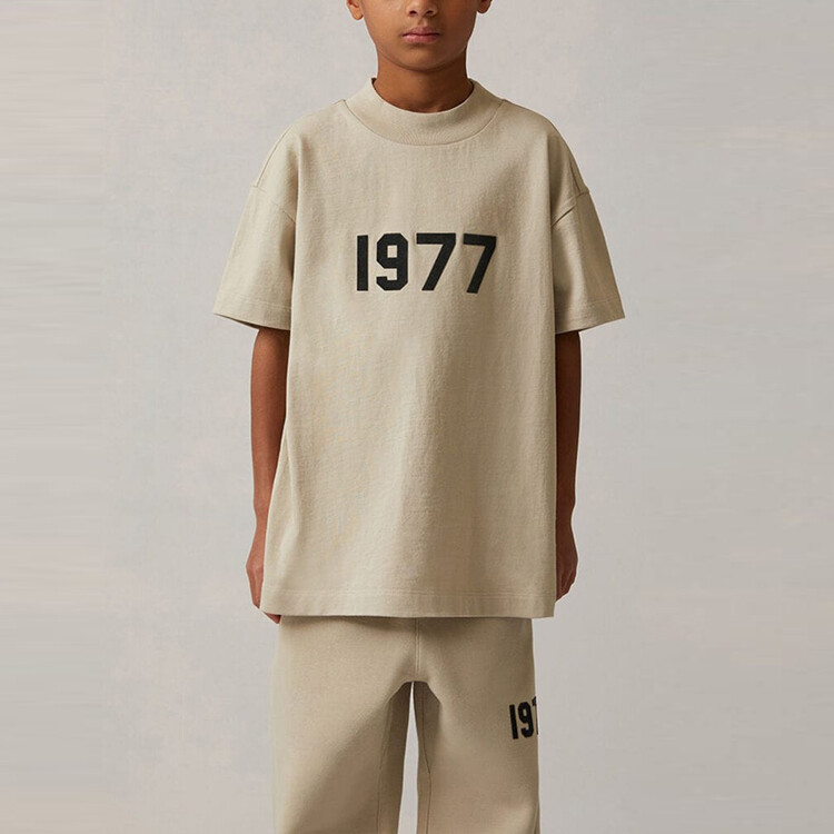 Детская футболка Fear Of God Essentials, цвет Wheat — фото 3