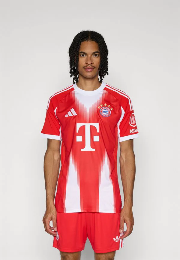 Домашняя футболка фк бавария сезона 2025/2026. Adidas Performance, Red
