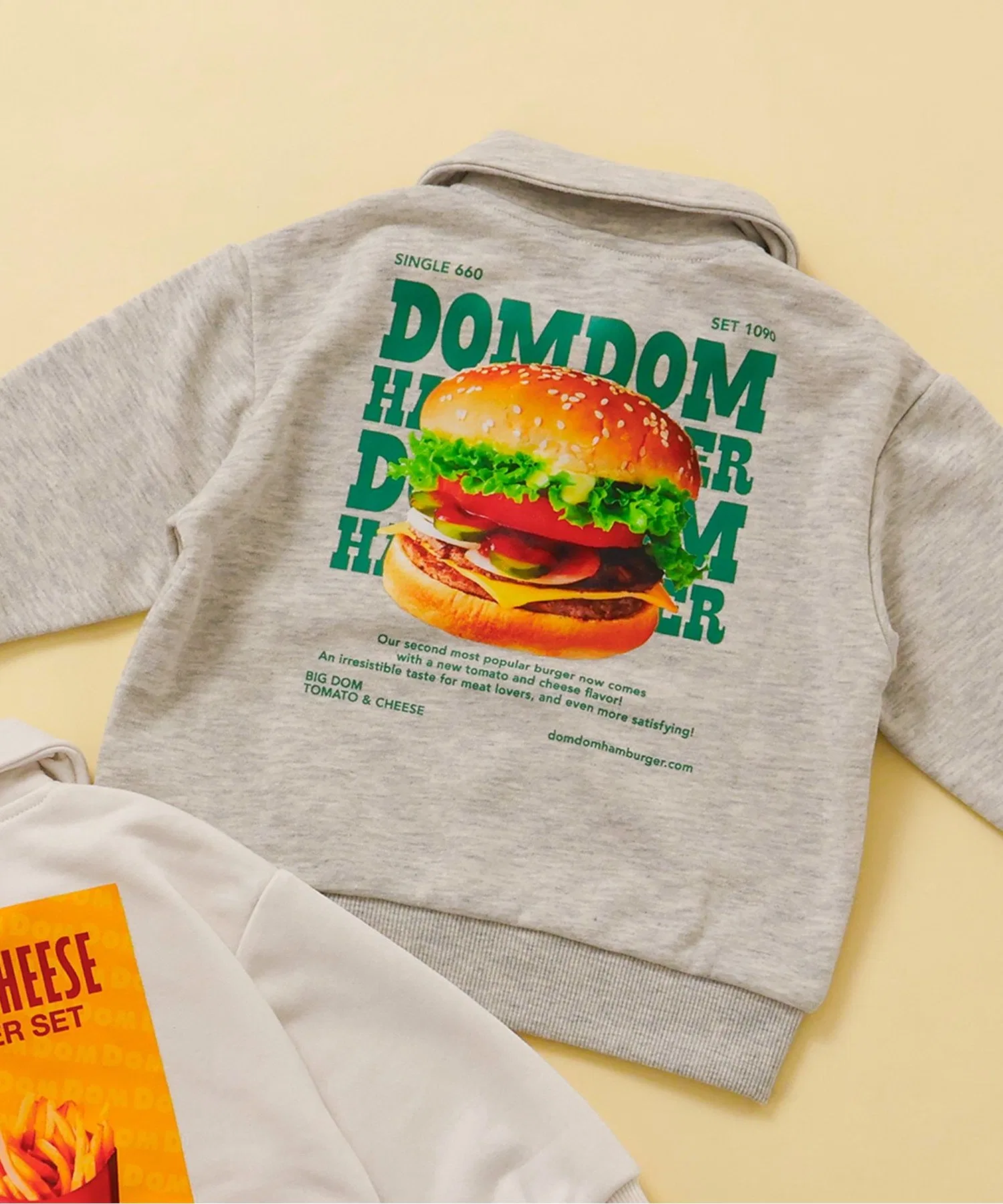 Эксклюзивная для интернет-магазина толстовка Dom Dom Hamburger с половинной молнией.