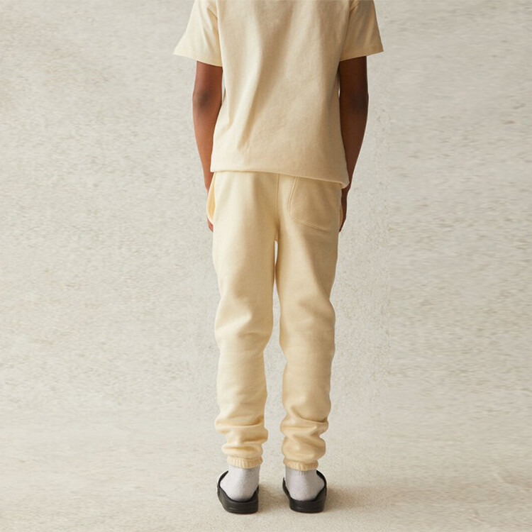 Детские трикотажные спортивные штаны Fear Of God Essentials, кремовый — фото 4