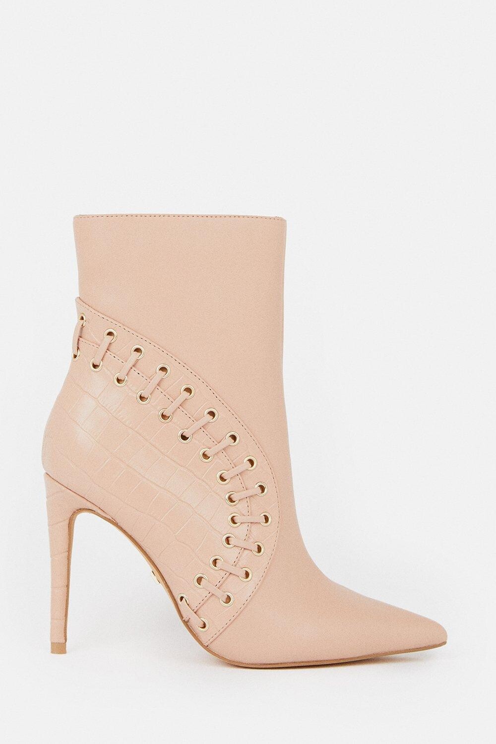 

Ботинки на каблуке из кожи и замши с люверсами Karen Millen, обнаженная