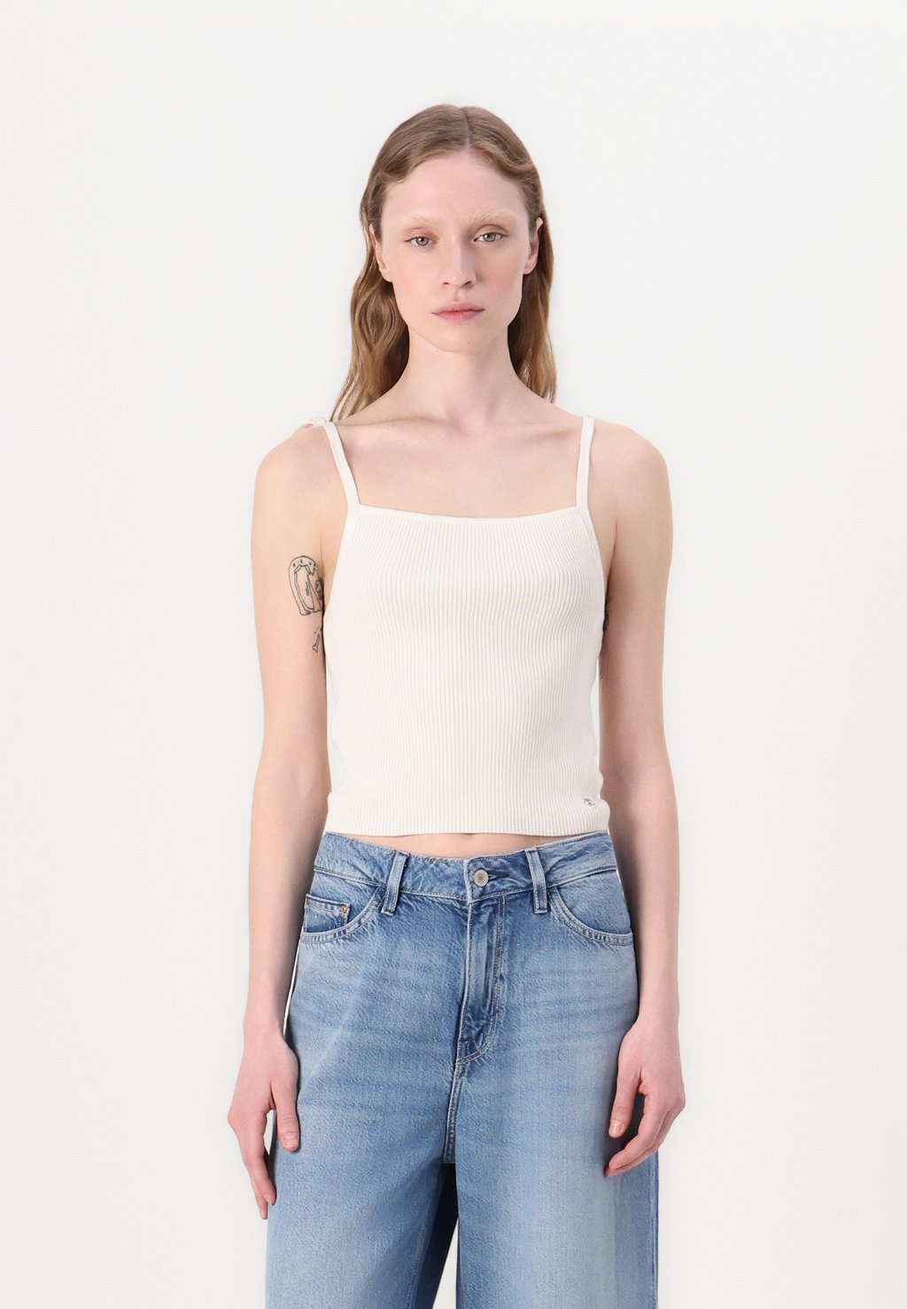 

Топ SAGE TANK Guess, молочный