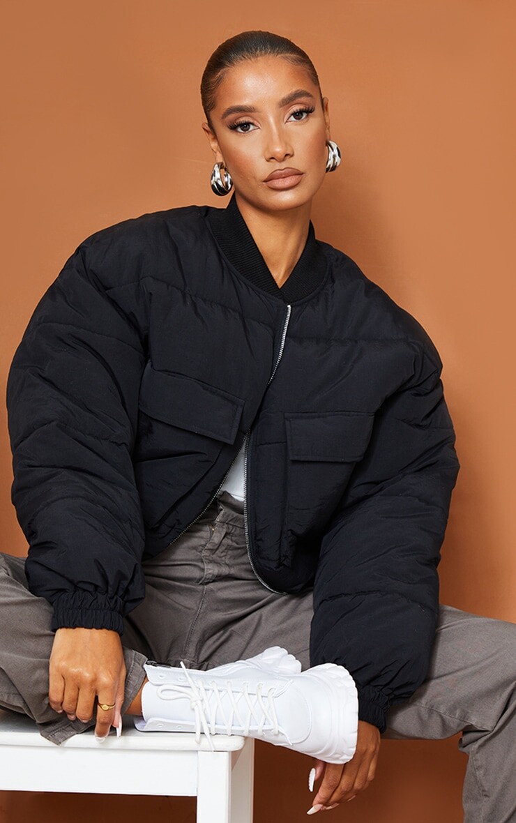 

PrettyLittleThing Черный нейлоновый объемный бомбер с карманами на передней панели и рукавами