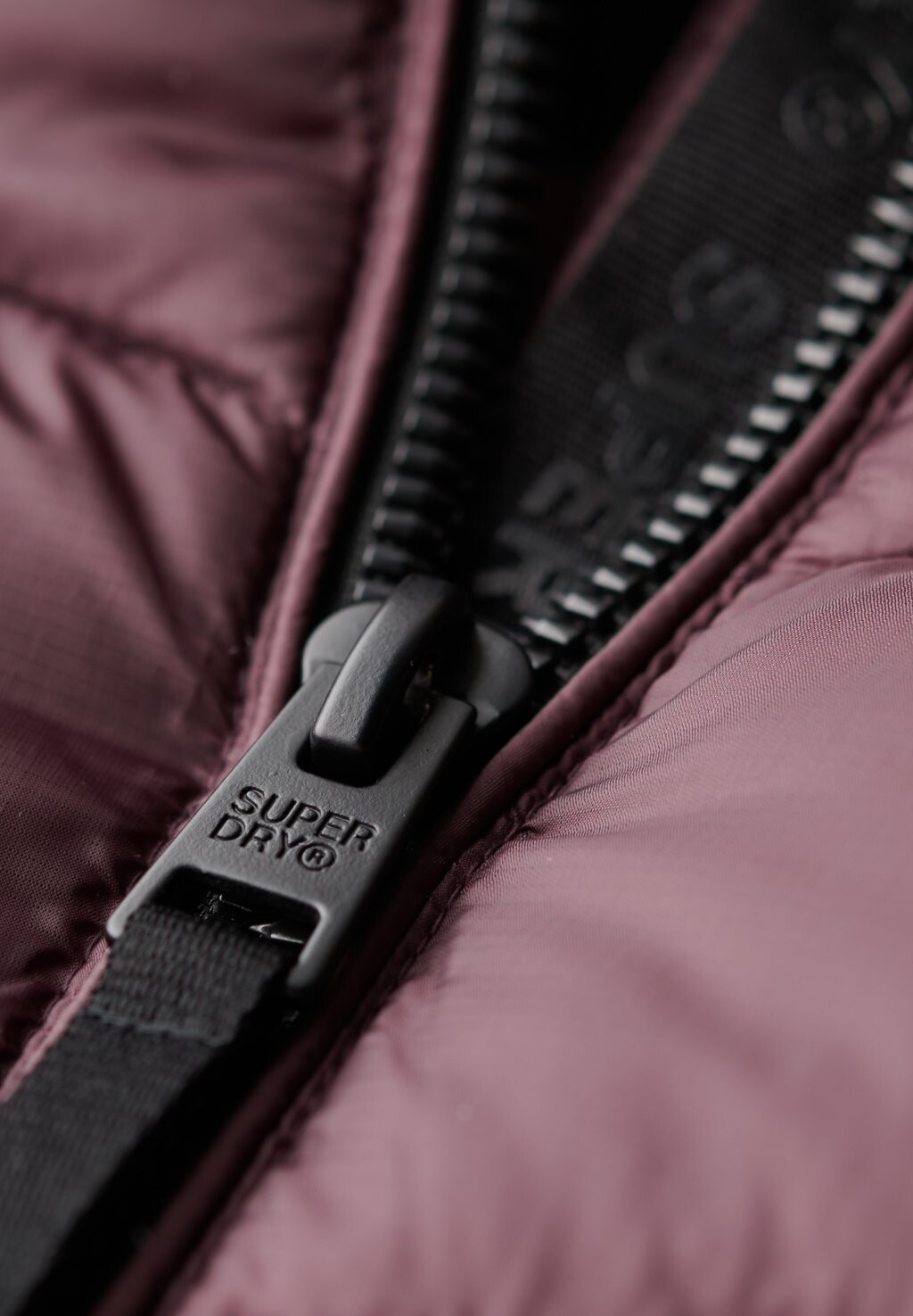 

Зимнее пальто HOODED FUJI MID PADDED Superdry, фиолетовый