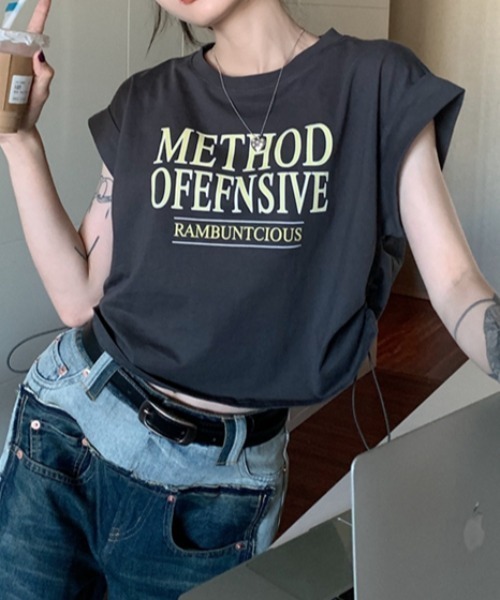 

Футболка с коротким рукавом укороченная, с принтом GEMEDA, серая