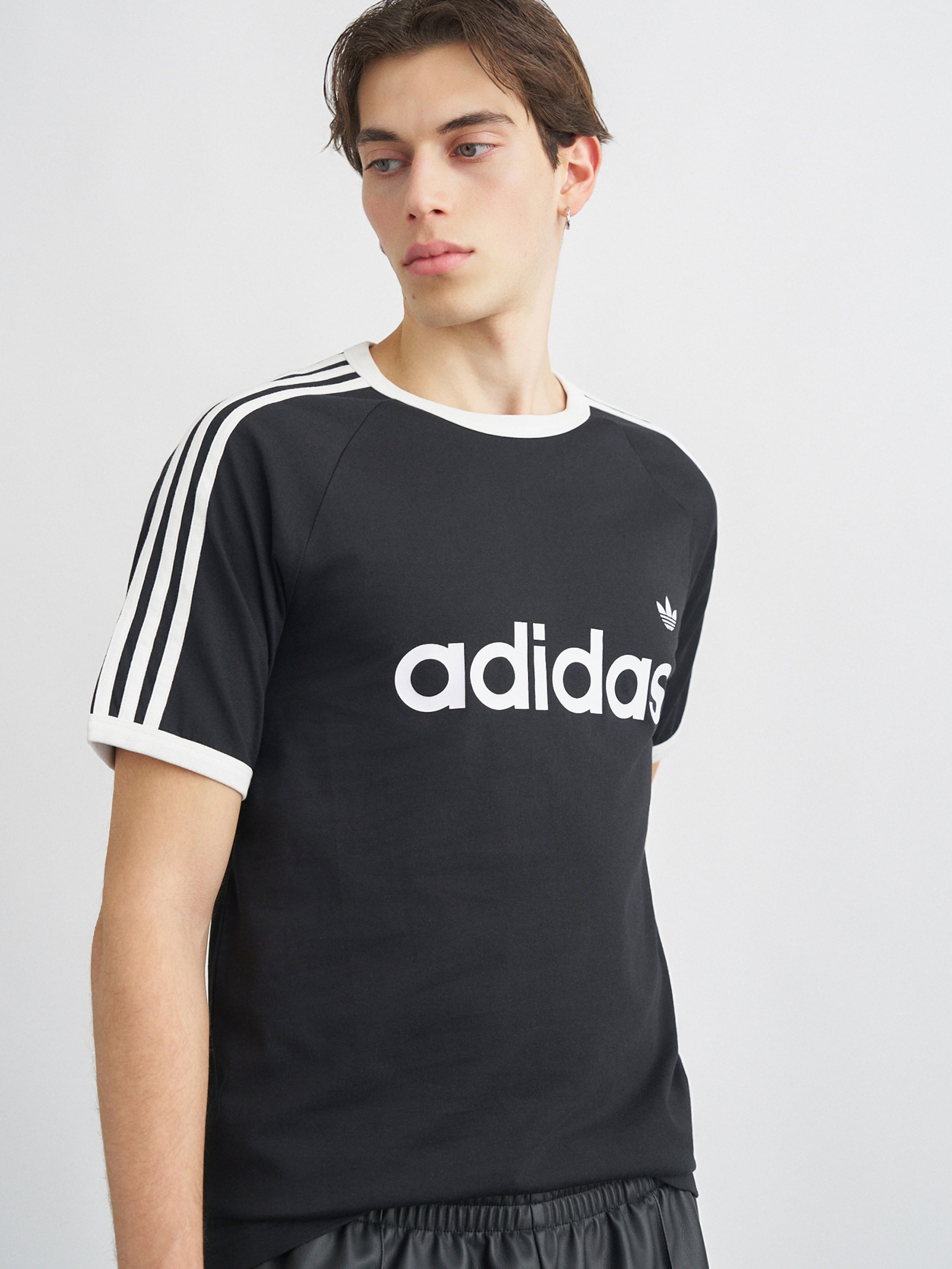 Adidas Originals Футболка '3S RINGER T' в черном цвете — фото 2