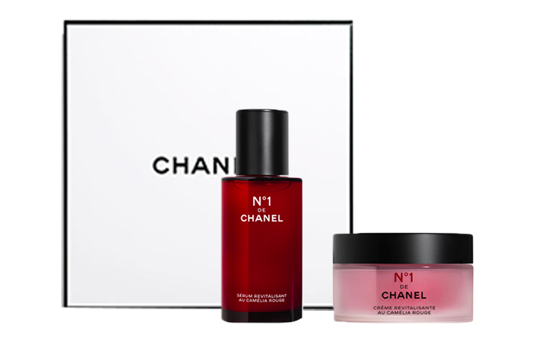 

CHANEL Набор для ухода за кожей red camellia star revitalizing box увлажняющие сыворотки+крем