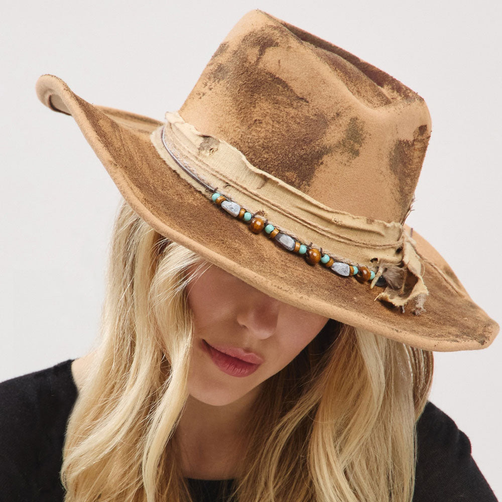 

Винтажная шляпа-федора в стиле вестерн с перьевыми акцентами и бантом из состаренной ткани FASHNZFAB, бежевый
