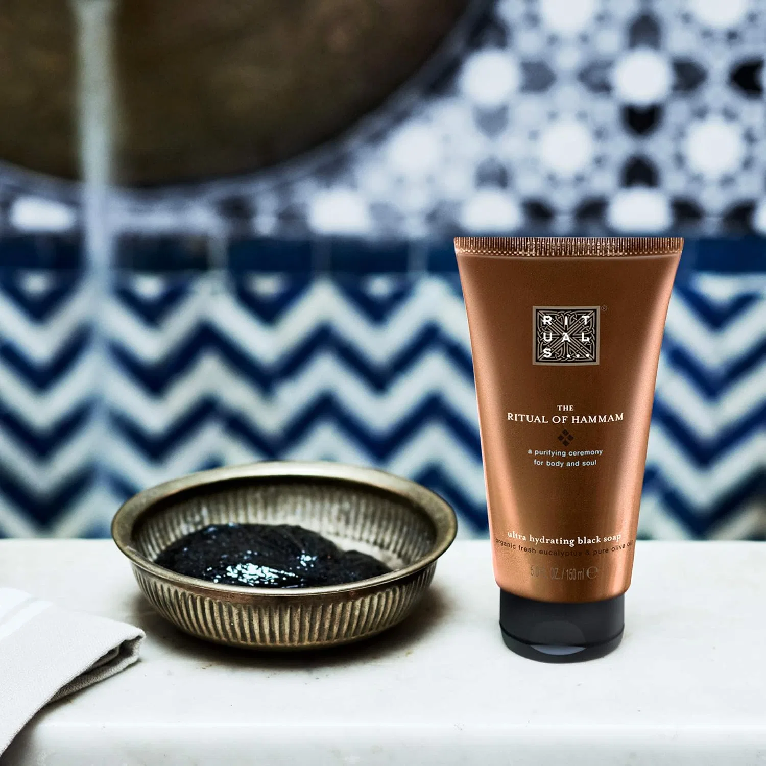 Черное мыло «The Ritual of Hammam» от RITUALS Cosmetics, 150 мл Rituals — фото 2
