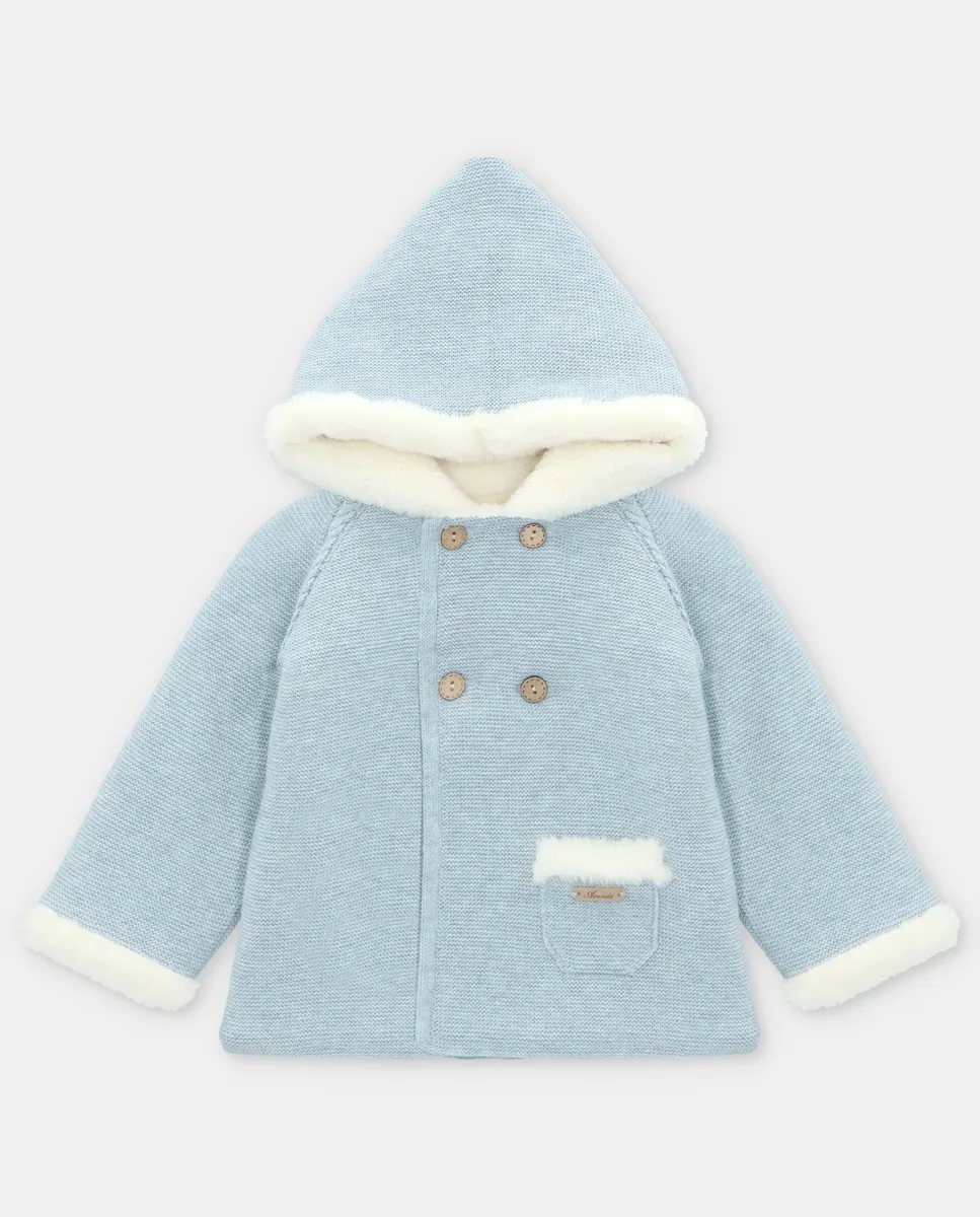 

Вязаное детское пальто с капюшоном и меховой подкладкой серо-голубого цвета Martín Aranda