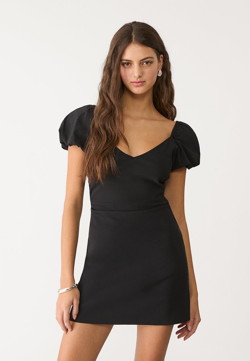 

Повседневное платье WITH OPEN BACK Stradivarius, черный
